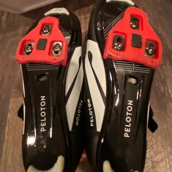 Women’s Black Cycling Shoes with Red Interior - Picture 5 of 7